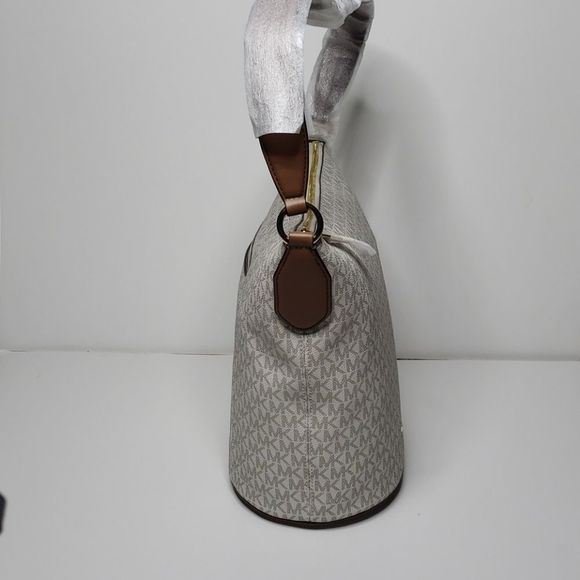 Michael Kors Brooke Medium Bucket messenger Bag - Picture 6 of 9